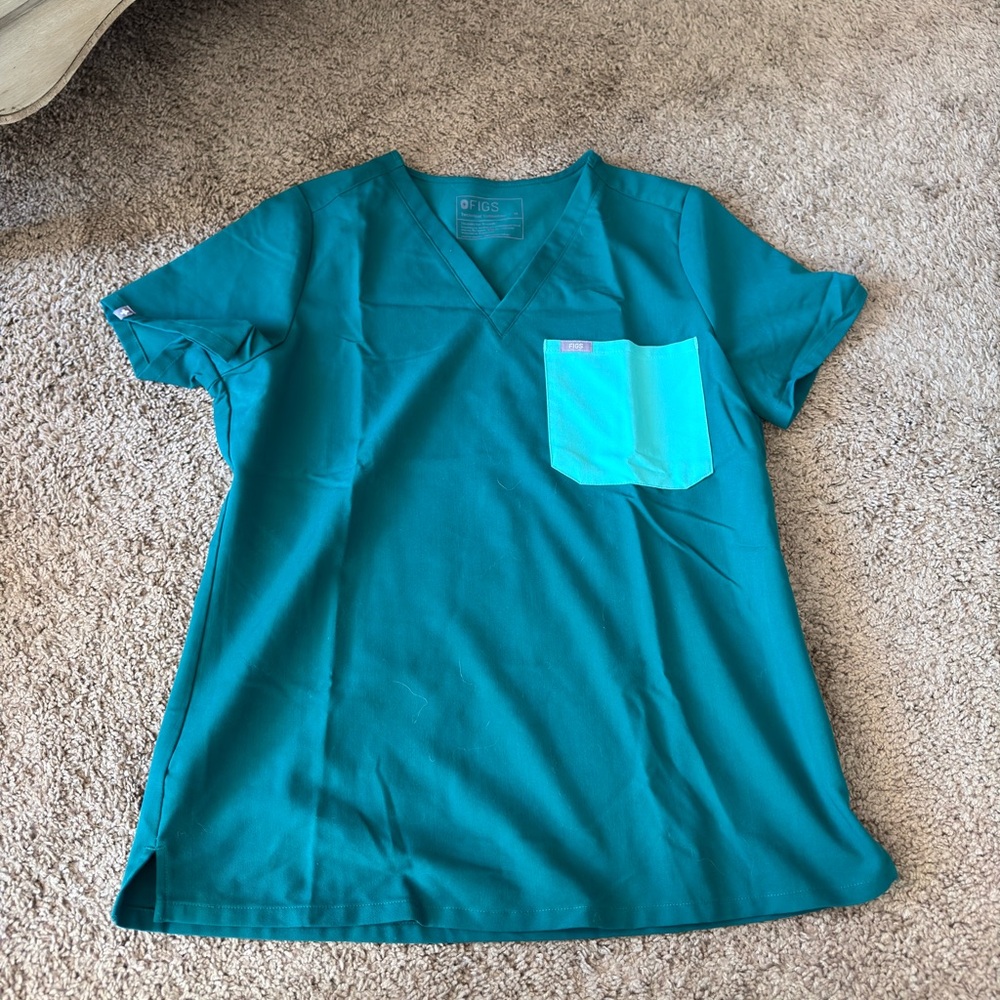 Figs scrub top